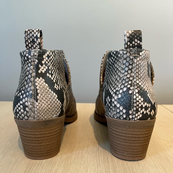 Universal Threads bootys - Picture 2 of 4